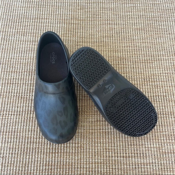 Leopard Crocs 6W - Picture 4 of 5